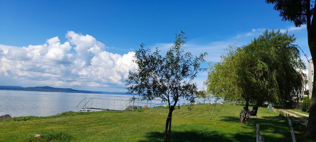 Suello Utcai Apartman Fonyod Vizparti Es Panoramas! On The Waterfront And With Balaton Panorama! Exterior photo